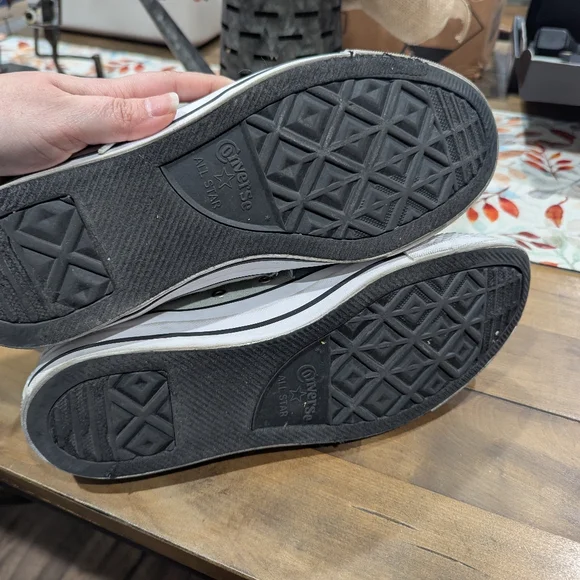 Converse CTAS High Top Sneakers Men’s 12 / Women’s 14 - Picture 4 of 5